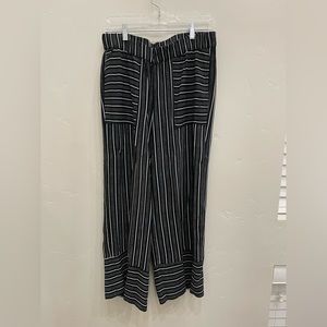 Loft Woman’s Wide Leg Crop Pant size:small